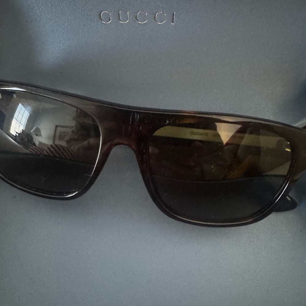 Gucci Black Unisex Sunglasses with Case Slight Scuffs - Picture 6 of 13